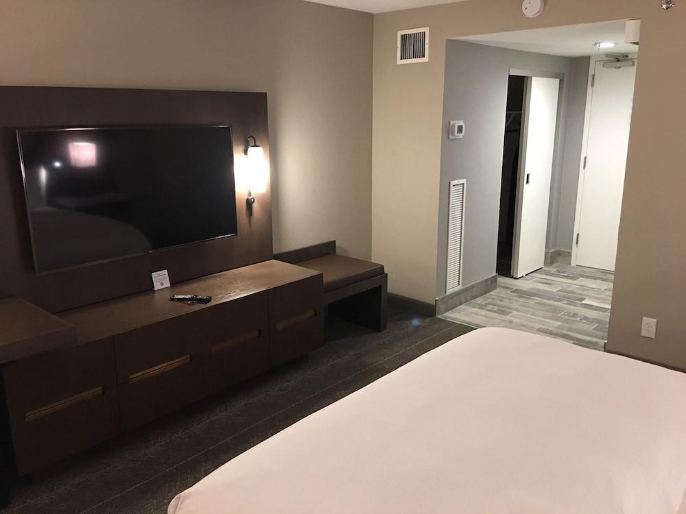 Hilton Peachtree City Atlanta Hotel & Conference Center Экстерьер фото